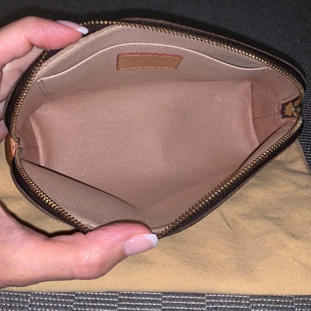 Louis Vuitton PM cosmetic case - Picture 10 of 16